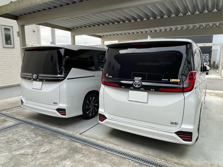 ノアの新車・ボクシー・納車・記念撮影に関するカスタム事例の投稿画像3枚目