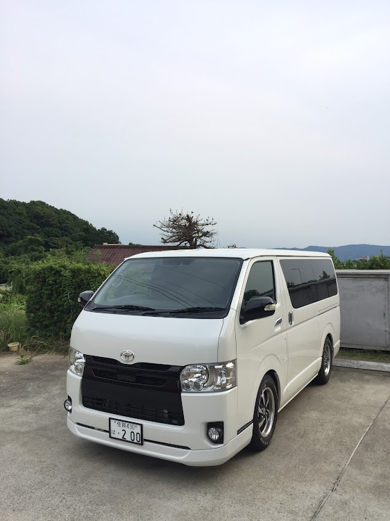 ハイエースバンのDIY・フロントグリル塗装・ガン見禁止・洒落屯車に関するカスタム事例の投稿画像4枚目