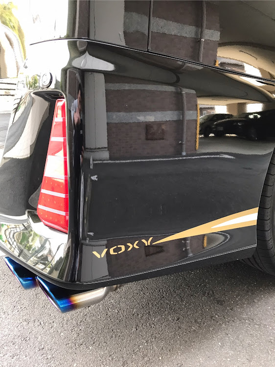 ヴォクシーのチーピン・ピンスト施工・鉄粉取り洗車・コーティングは剥がれていない・アンダーピンストに関するカスタム事例の投稿画像4枚目