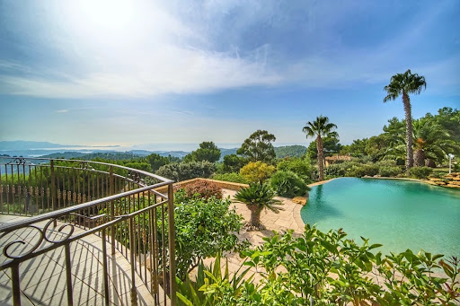 Villa with pool and garden 1