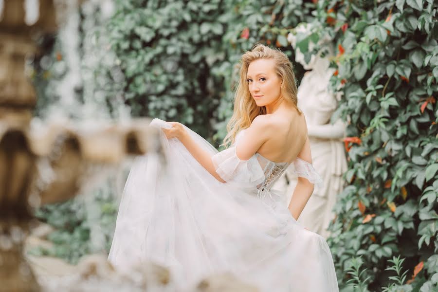 Jurufoto perkahwinan Anelya Ruzheynikova (bridalstudio). Foto pada 5 Ogos 2019