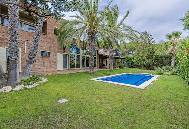 House with garden and terrace 3