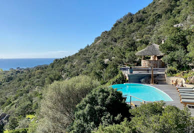 Villa avec piscine en bord de mer 2