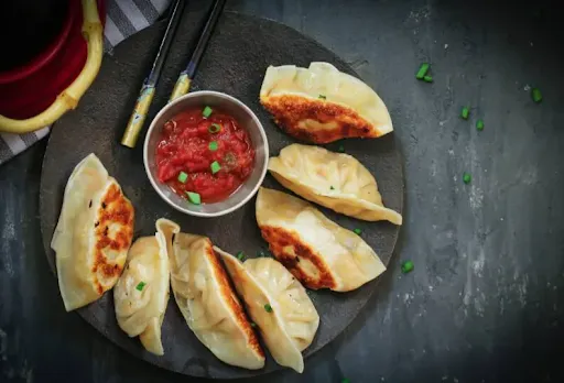 Veg Pan Fried Momos [8 Pieces]