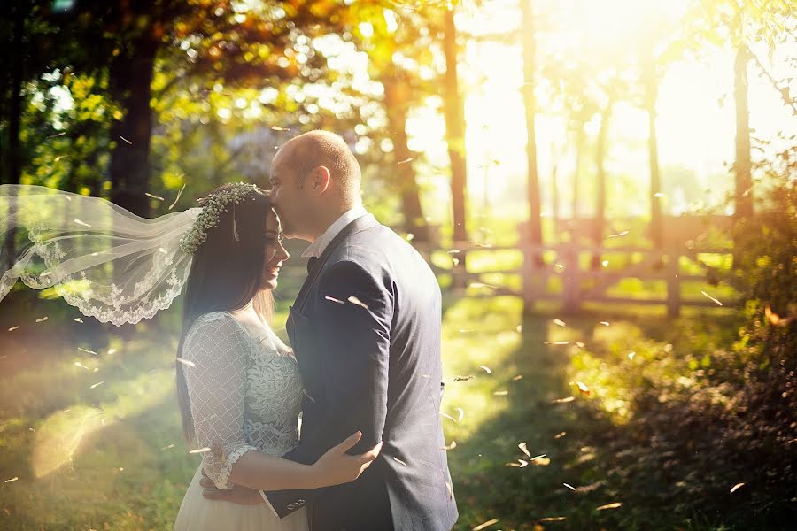 Fotógrafo de casamento Husovschi Razvan (razvan). Foto de 14 de setembro 2018