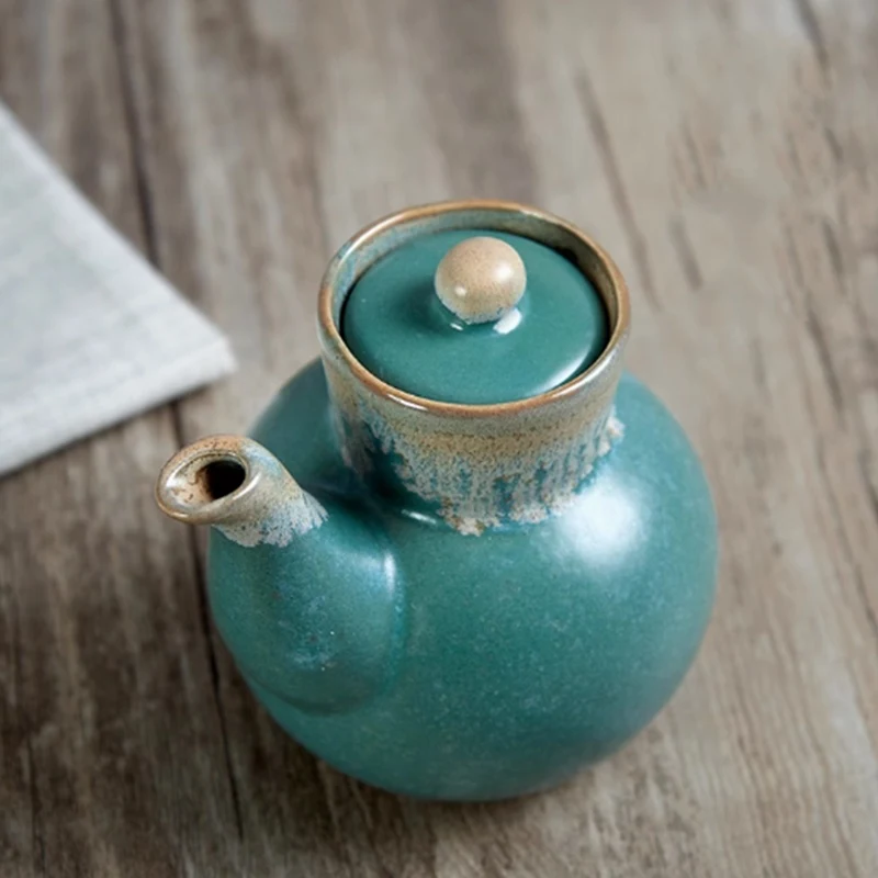 Pot à épices créatif en céramique peint à la main pour restaurants. Apportez une touche unique et créative à votre cuisine avec ce pot élégant.
