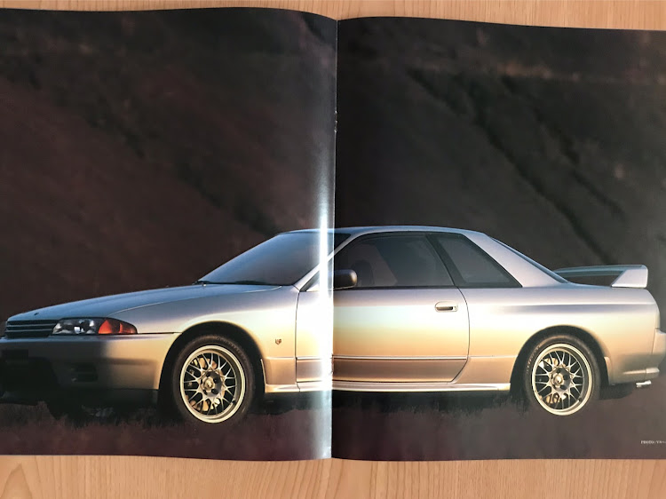 スカイライン GT-Rのコメダ珈琲・モーニング・早く梅雨あけてくれ・クルマのカタログ整理・学校送迎に関するカスタム事例の投稿画像9枚目