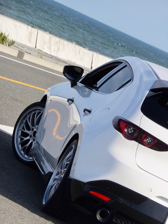 MAZDA3の1年点検・青空と愛車・車内から・ドライブ・来月で納車一年に関するカスタム事例の投稿画像4枚目