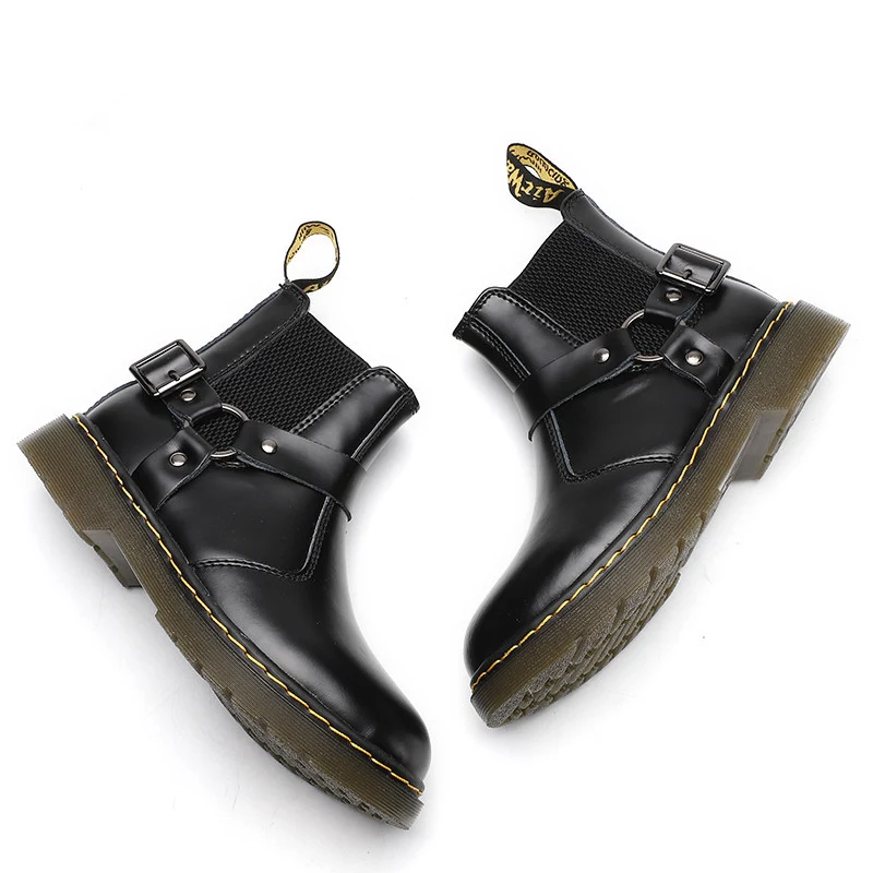 Bottes de moto plates en cuir pour couples avec anneaux, idéales pour les motards. Confort et style à chaque trajet. Qualité supérieure.
