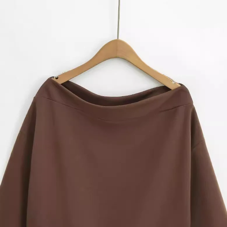 Maglione francese a maniche lunghe con spalle scoperte e spalle scoperte da donna