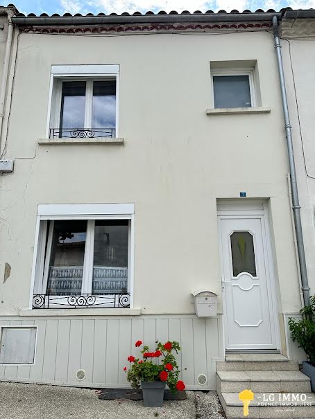 Vente maison 4 pièces 101.7 m² à Mortagne-sur-Gironde (17120), 154 500 €