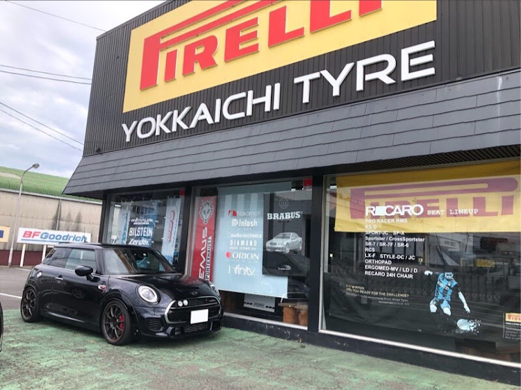 ミニジョンクーパーワークスのフィルム貼り・MINI・JCW・9月もよろしくお願いします。に関するカスタム事例の投稿画像1枚目
