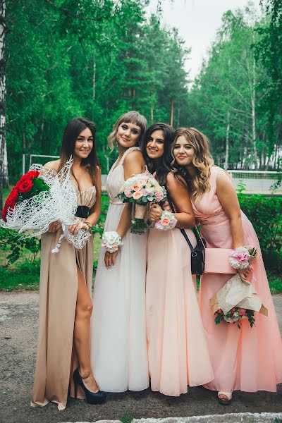 結婚式の写真家Olga Romanova (olixrom)。2019 3月9日の写真