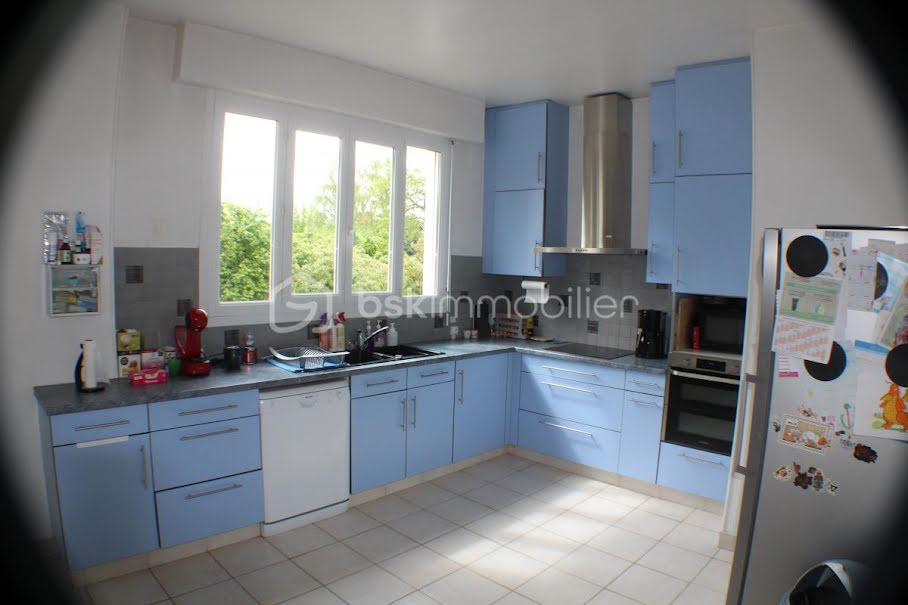 Vente maison 14 pièces 340 m² à Roye (80700), 259 000 €