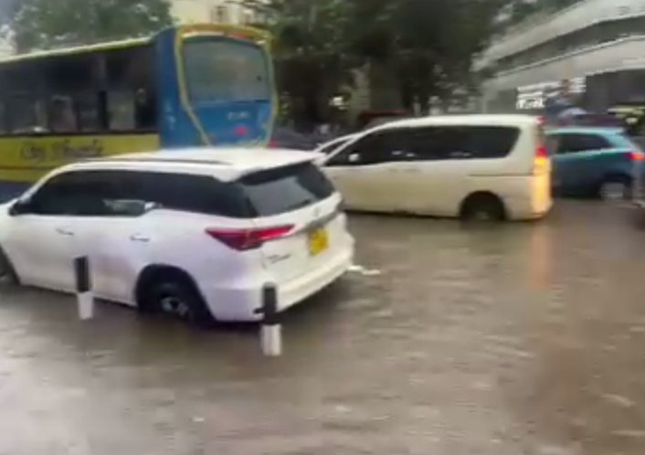 Road flooded with water after heavy rains in Nairobi