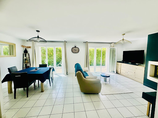 House with pool and terrace 4