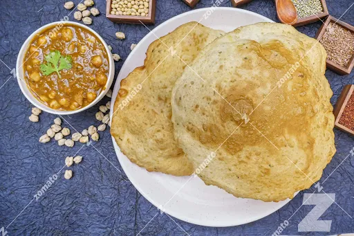 Multigrain Chole Bhature Meal