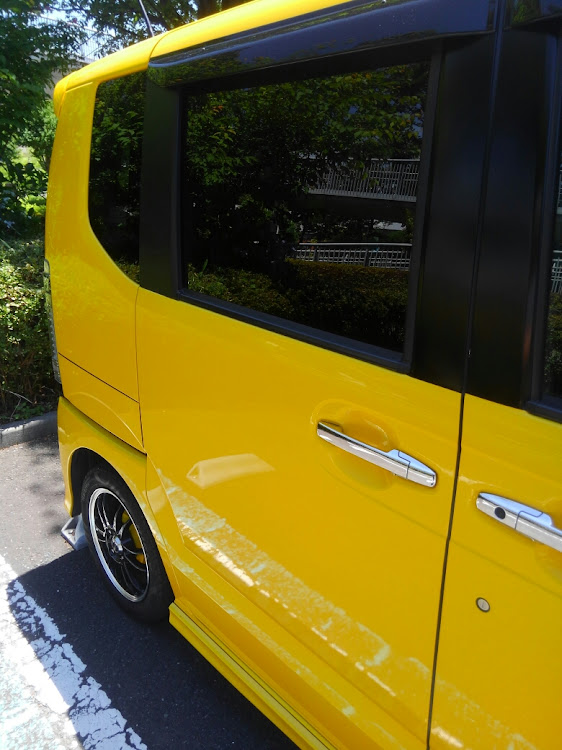 Nボックスカスタムの擬態してる？・前車でゴンシートベルト・ゴン両足に黒点・○○日は晴れろ！に関するカスタム事例の投稿画像1枚目