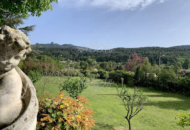 Maison avec piscine et terrasse 1