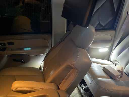 サバーバン のアメ車好き Diy カーテシランプ交換 10月も宜しくお願いします 緊急事態宣言解除 に関するカスタム メンテナンスの投稿画像 車のカスタム情報はcartune