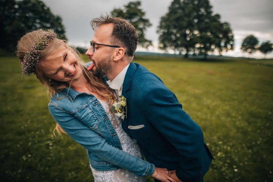 Fotógrafo de casamento Lukas Kenji Vrabel (kenjicz). Foto de 13 de setembro 2021