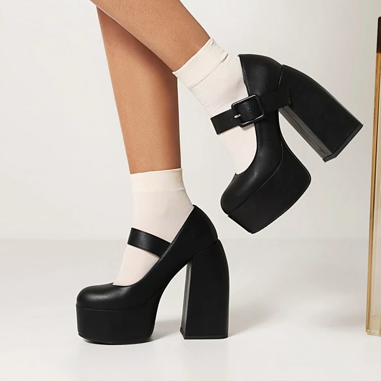 Damen Leder Schuhe in Übergröße mit klobigem Absatz und kleinem Schnitt. Stilvoller Komfort für den ganzen Tag, ideal für jeden Anlass.
