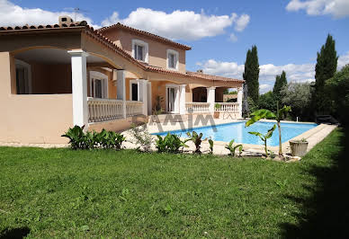 Villa avec piscine et terrasse 9