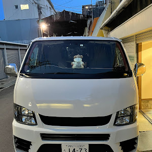 ハイエースバン TRH200V