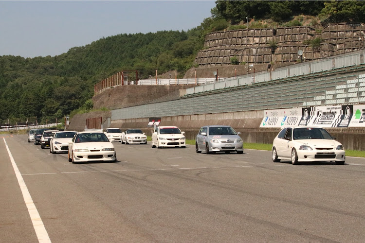フィットのVTEC・サーキット走行会・シビック タイプR FD2・セントラルサーキット・良いお年をに関するカスタム事例の投稿画像1枚目