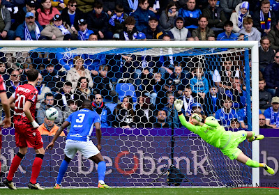 🎥 Het geluk van de kampioen? Speler Genk moet door het stof na monumentale blunder tegen Club Brugge