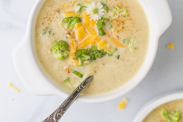 Easy Crockpot Broccoli Cheese Soup