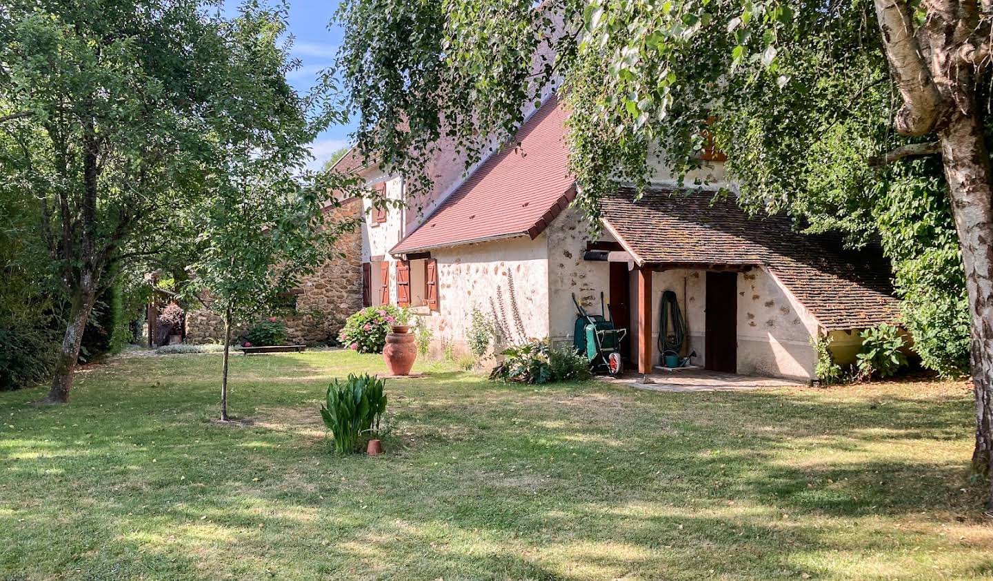 House with pool and garden Saint-Cyr-sur-Morin