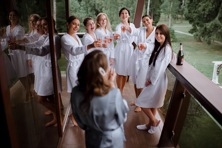 Wedding photographer Viktoriya Romanova (panna). Photo of 19 June 2019