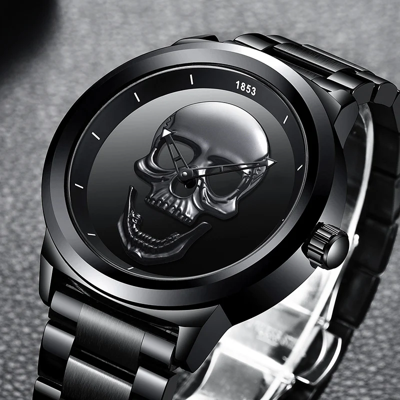 Montre simple tête de mort Élégante montre avec un design de tête de mort pour hommes et femmes. Résistante à l'eau, parfaite au quotidien.