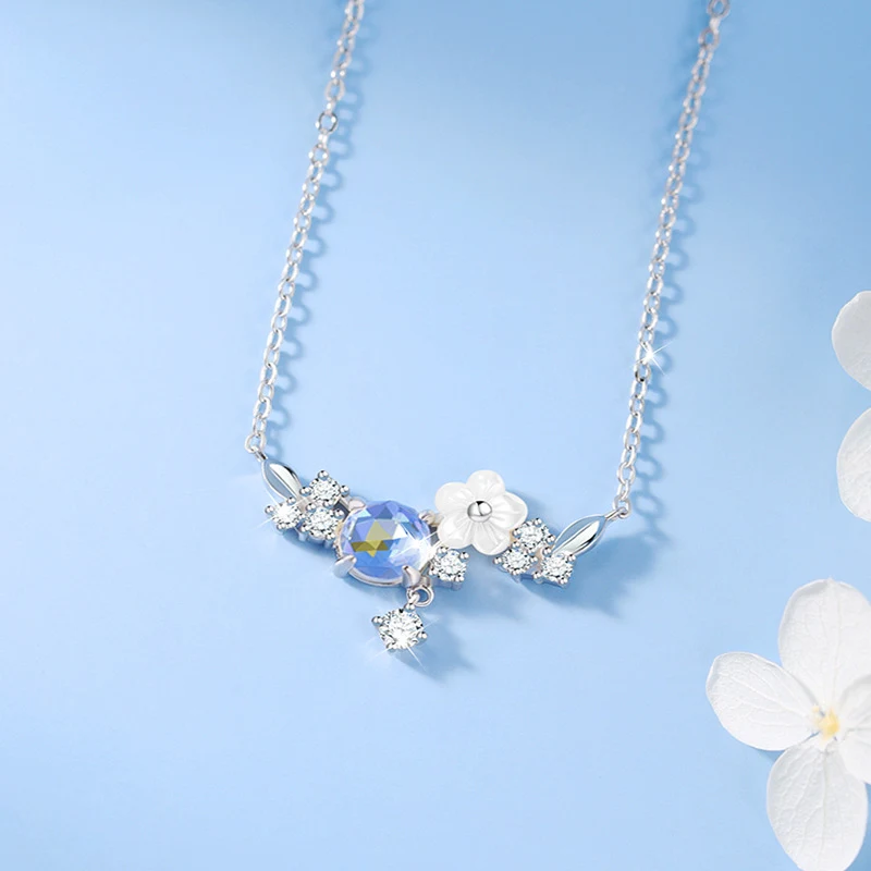 Collar Floral de Plata de Ley S925 para Mujer Sin Fin Elegancia. Delicadas flores, diseño atemporal, ideal para realzar cualquier atuendo con gracia y estilo.