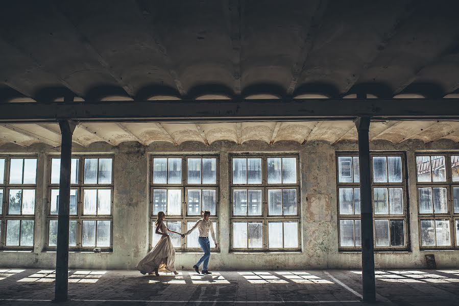 Fotógrafo de casamento Vyacheslav Luchnenkov (lucnenkov). Foto de 15 de agosto 2015