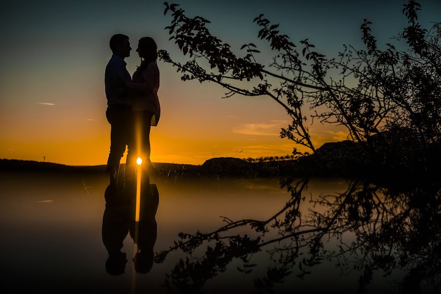 Fotografo di matrimoni Victor Leontescu (victorleontescu). Foto del 12 marzo 2020