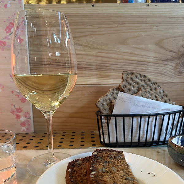 Alcohol free wine and gluten free bread