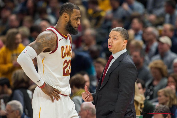 Le coach des Cavaliers se met en retrait, James le soutient