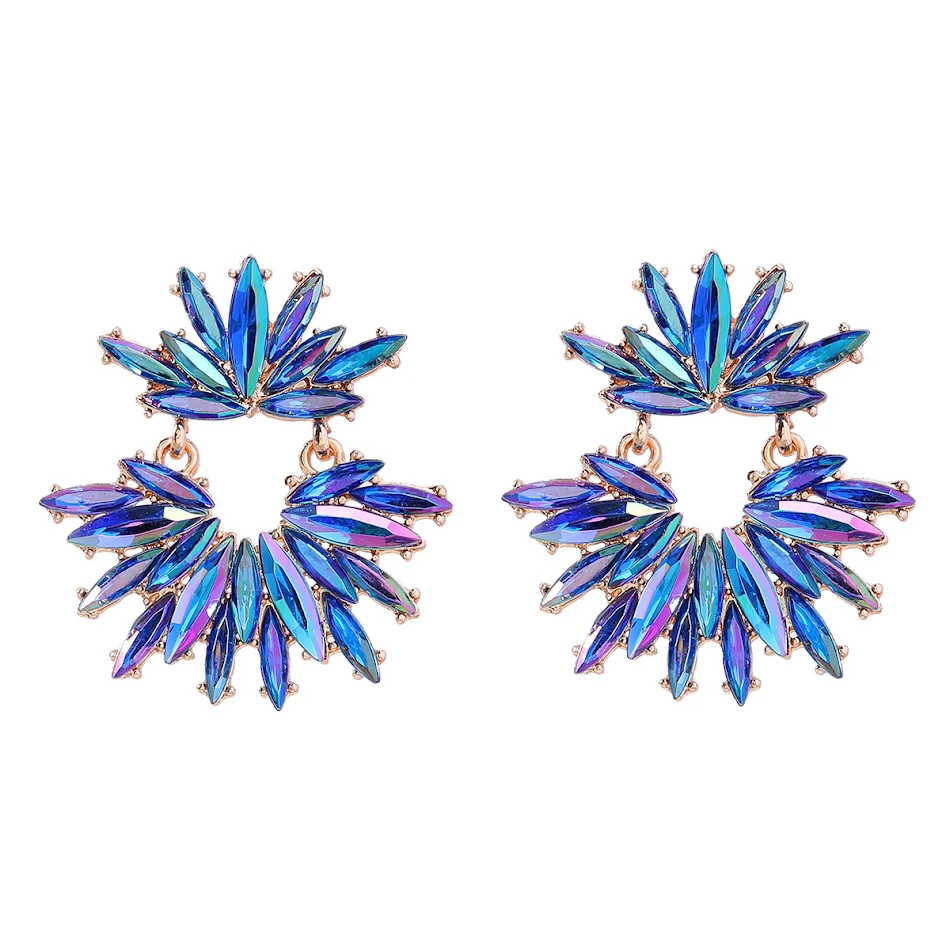 Brincos femininos de flor exagerada com diamantes, perfeitos para adicionar brilho e sofisticação a qualquer visual.