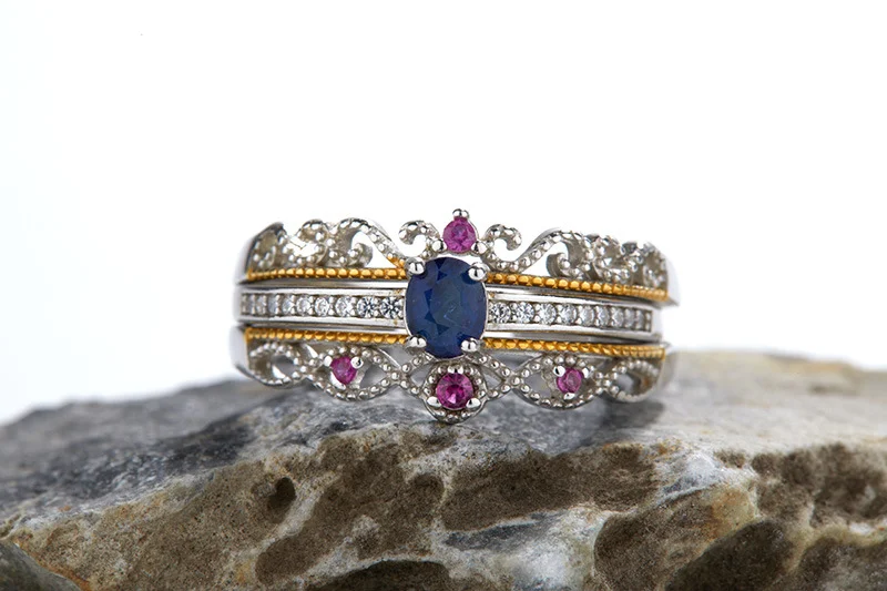 S925 Sterling zilveren ring met natuurlijke saffier. Prachtige damesring voor een elegante look. Een perfect cadeau vol klasse.