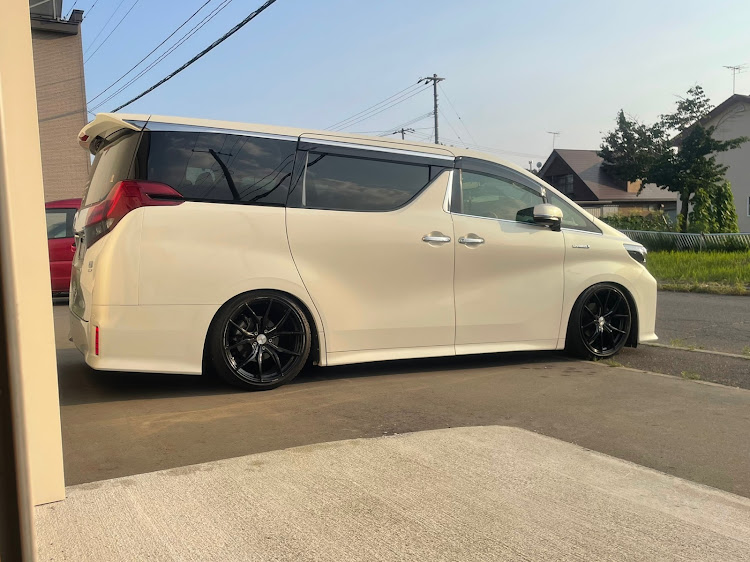 アルファードのアダムスポリッシュ・スーパースターレオンハルト・ゲミュート・CARPRO・久々の週末休に関するカスタム事例の投稿画像1枚目