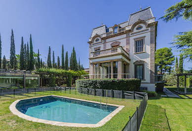 House with pool and garden 2