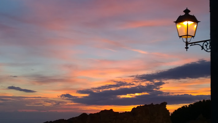 Il borgo al tramonto di c_iri