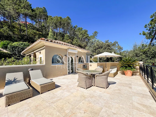 Seaside villa with pool and terrace 2