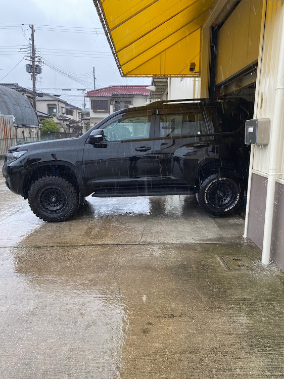 ランドクルーザープラドのマットブラックエディション・リフトアップ・ジオランダーMT・275/70R17・大雨に関するカスタム事例の投稿画像3枚目
