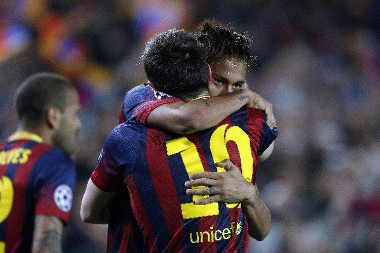 Neymar trapt Barça met hattrick voorbij Granada