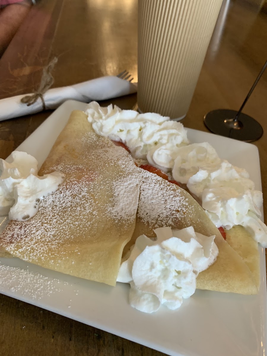 Strawberry & cream crepe