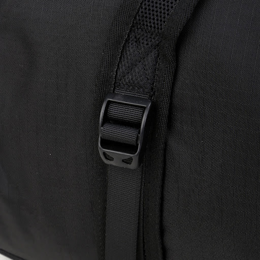 Title 4, Mens shoulder sports gym bag. Spacious, durabl...