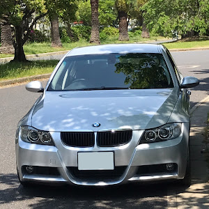 323i